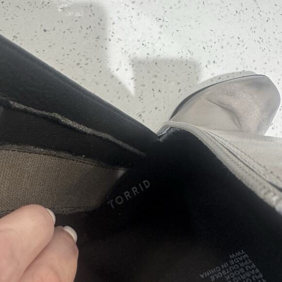 Torrid Western Pull On Silver Bootie Size 7WW Cowgirl - Picture 7 of 7